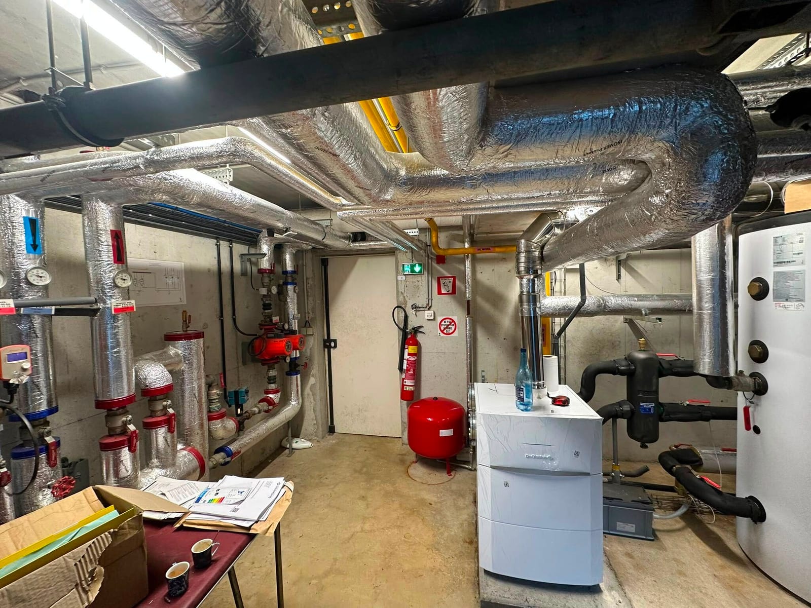 Chaufferie modernisée : module hybride raccordé à la chaudière existante